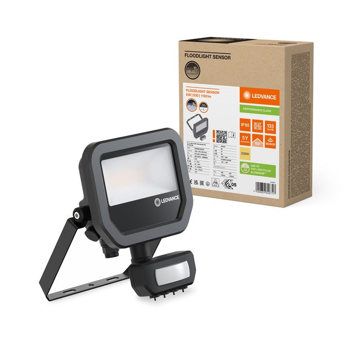 Reflektor Ledvance LED 8W / 6W 3000K 1100lm / 780lm IP65 IK05 črn s senzorjem